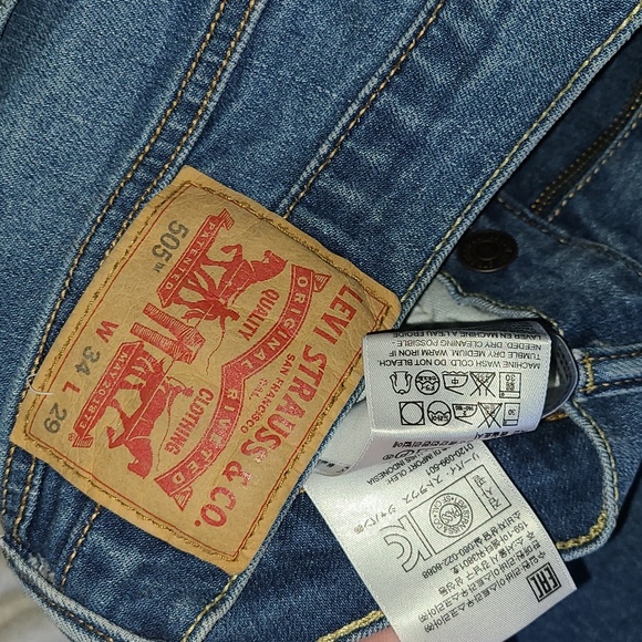 Levis - Picture 3 of 3